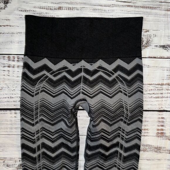 Lululemon Women’s Ebb To Street Seamless Chevron Tights Size 4 - Picture 3 of 5